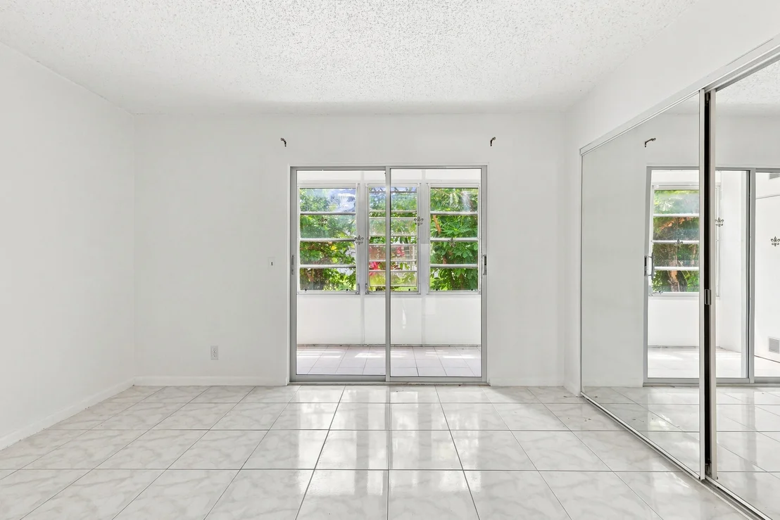 Photo of Unit 310 at 310 OAKRIDGE R Court