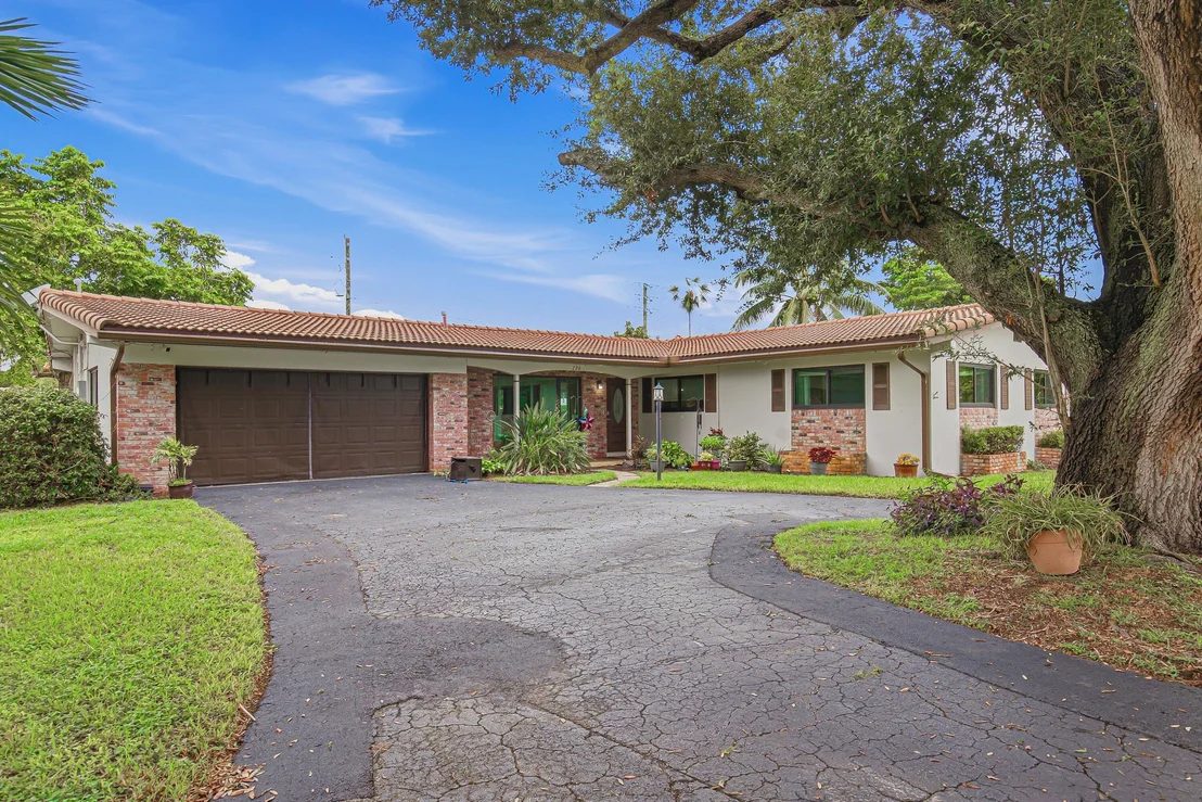 Photo of 720 N CRESCENT Drive