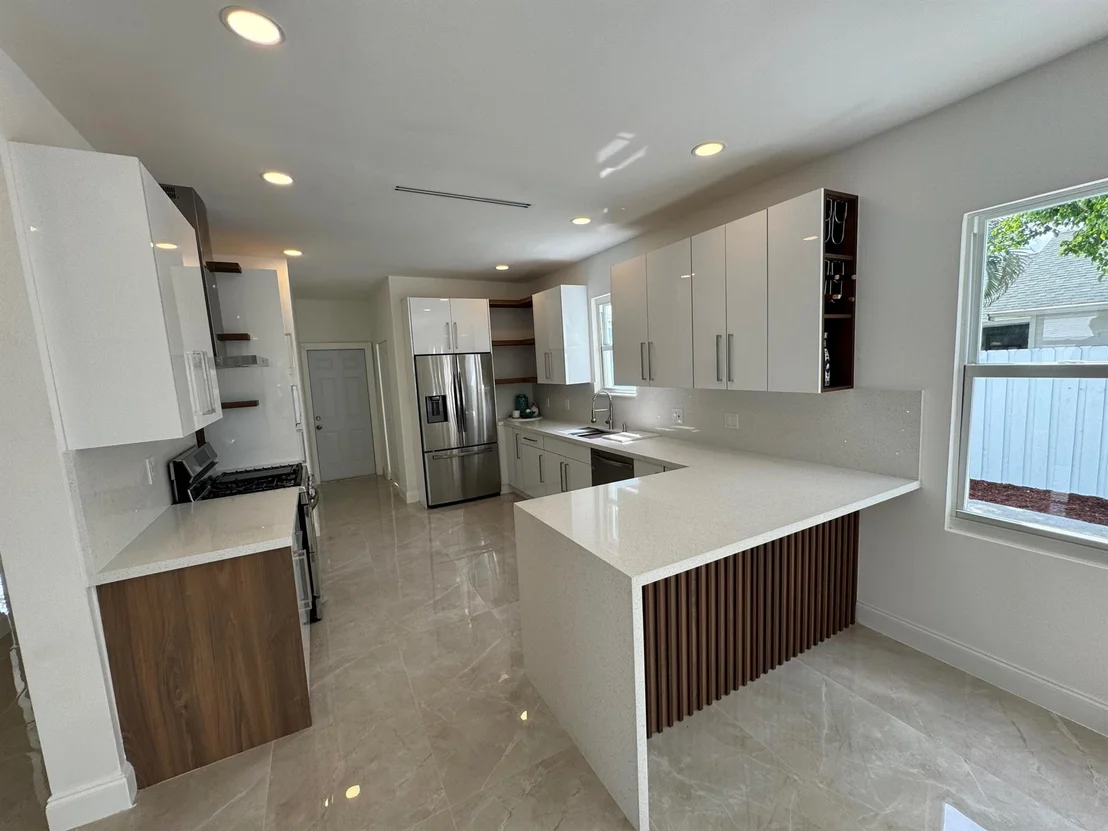 Photo of 418 Colonial Road