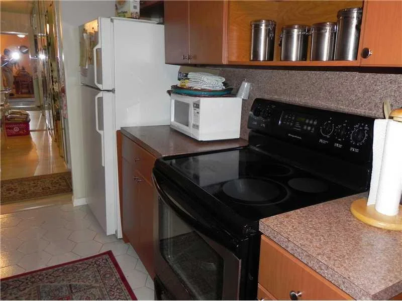 Photo of Unit 809 at 4350 Hillcrest Drive