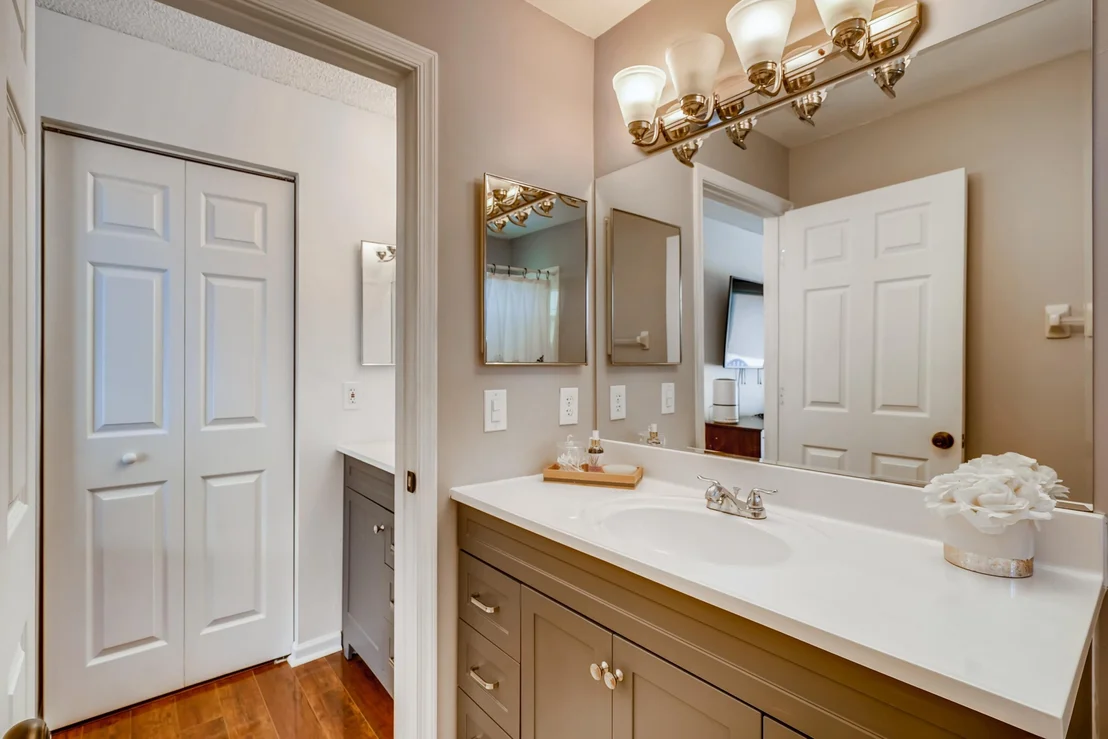 Photo of 3387 Commodore Court