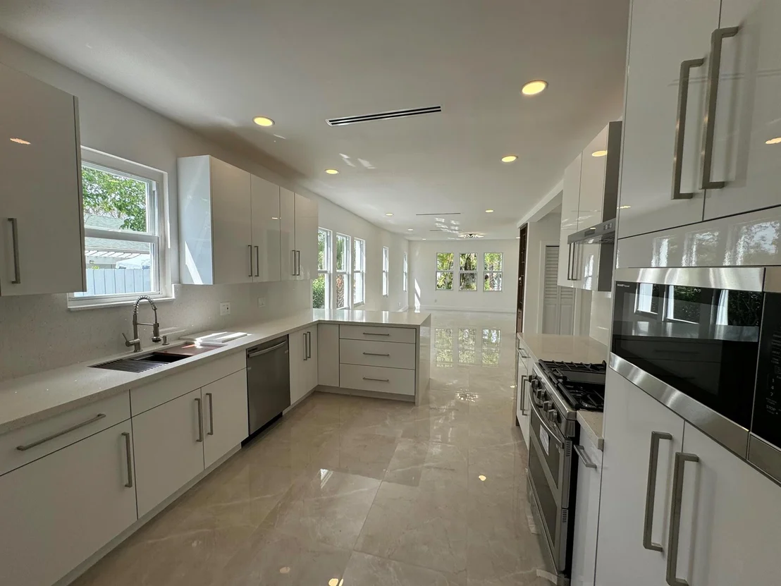 Photo of 418 Colonial Road