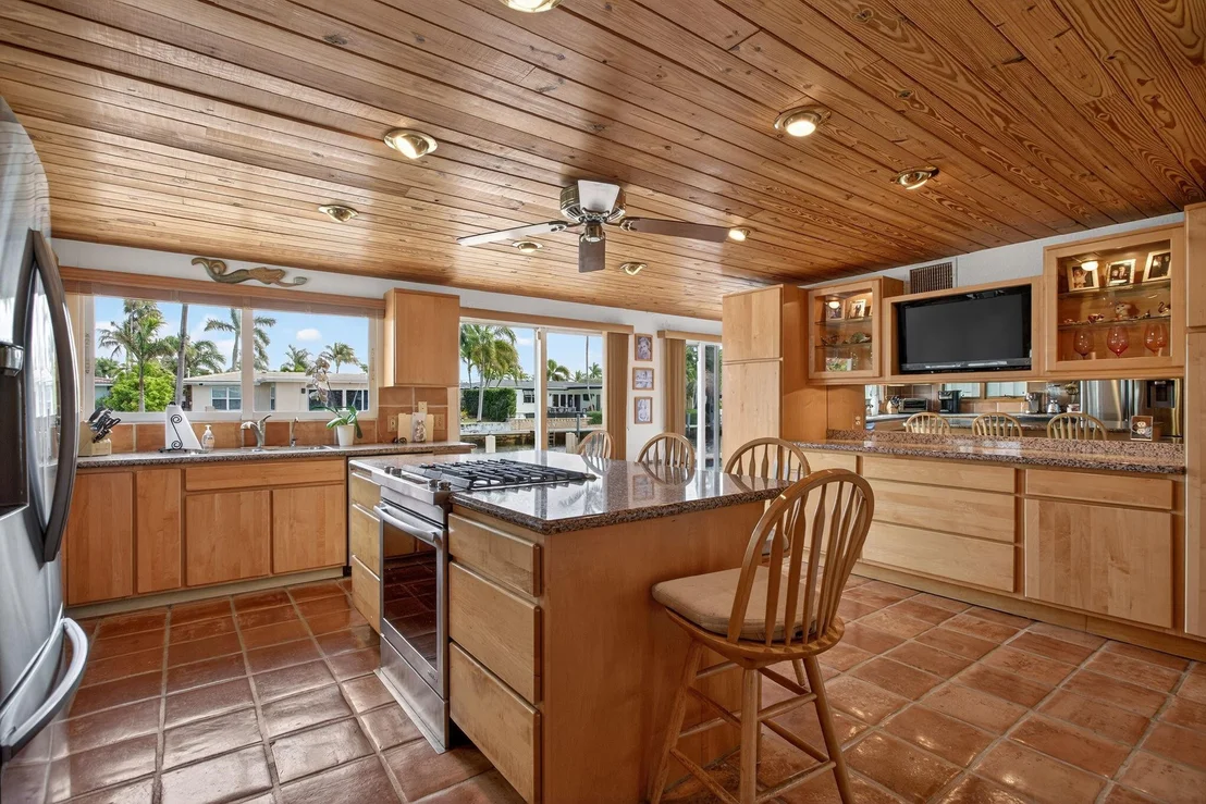 Photo of 900 SE 3rd Terrace