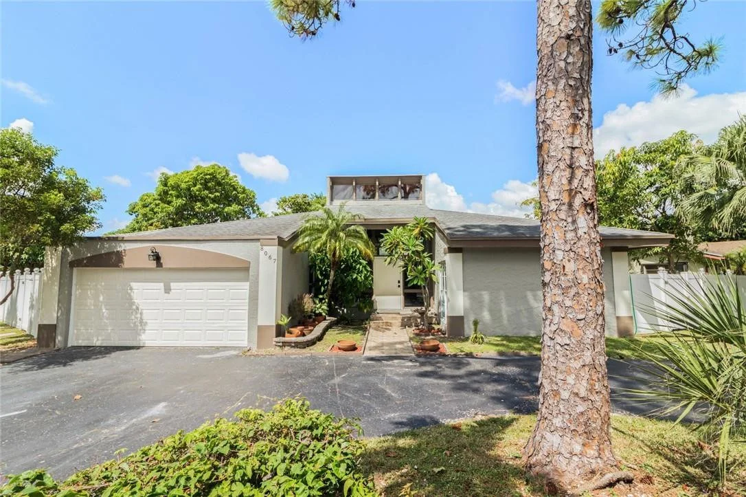 Photo of 8067 Buttonwood Creek