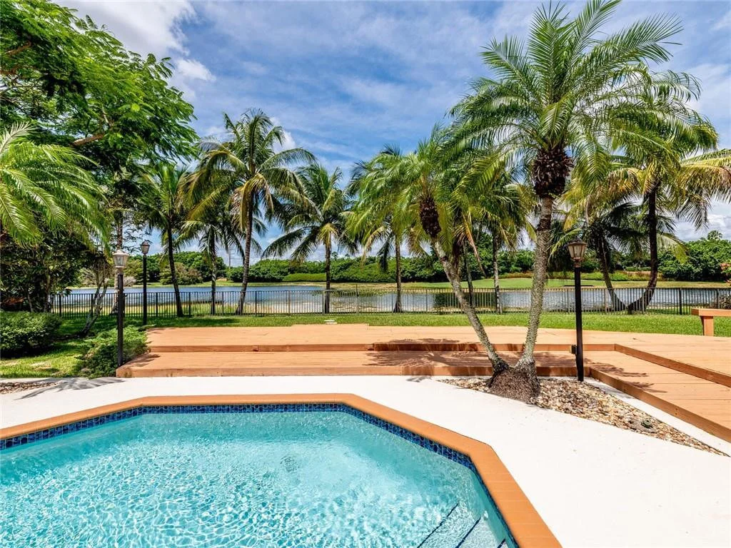 Photo of 391 Coconut Circle