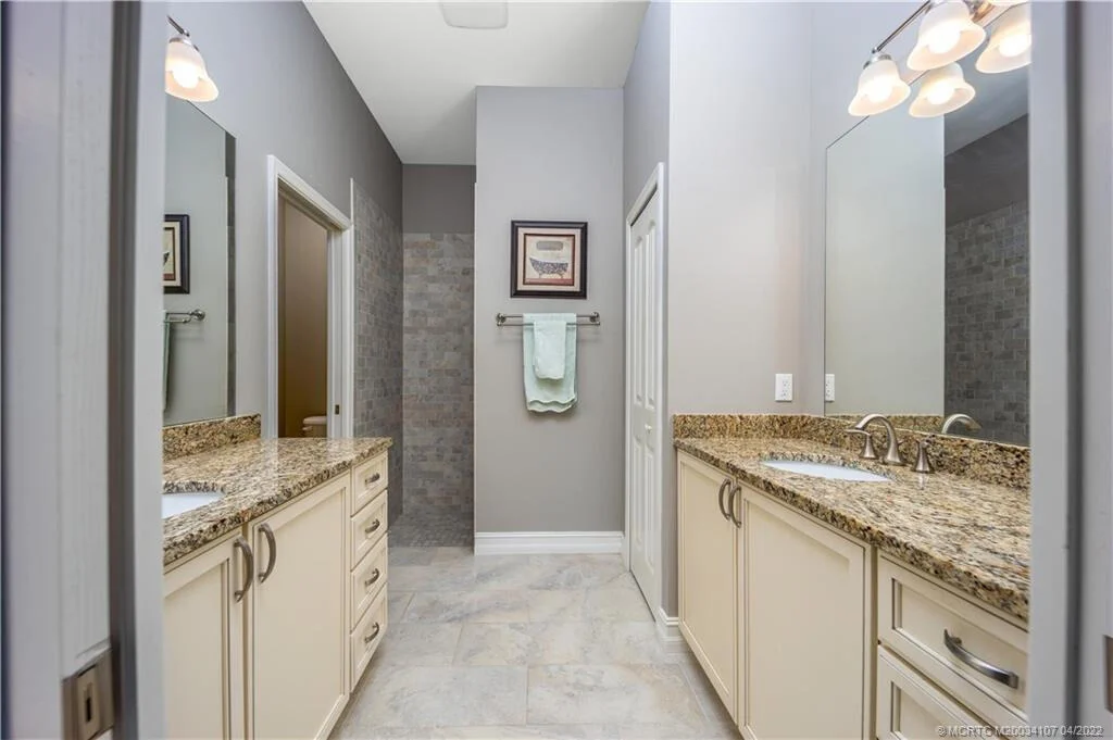 Photo of 2431 NW Hummingbird Circle