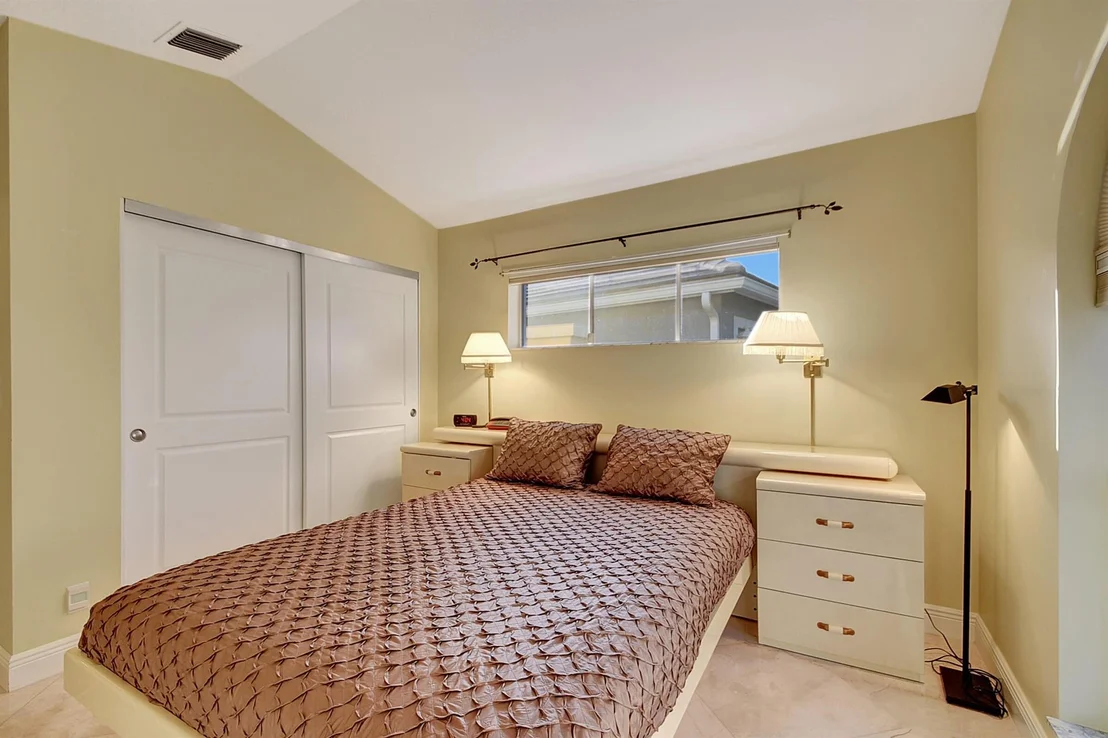 Photo of 120 Harbor Lake Circle