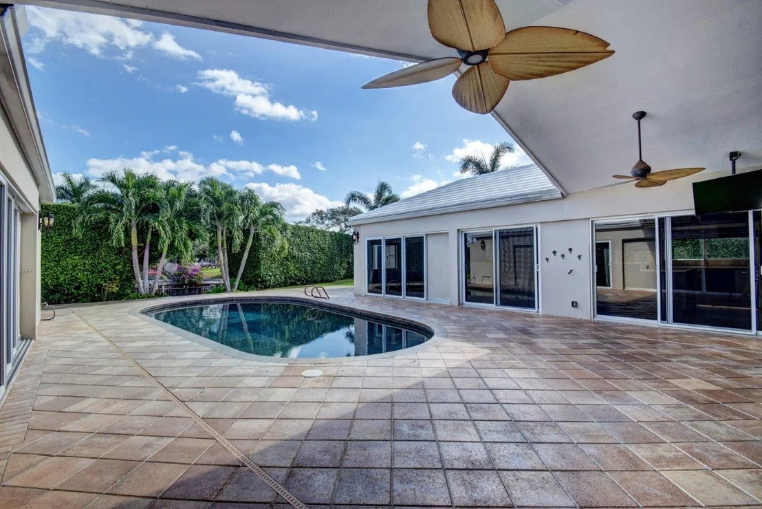 Photo of 998 Cypress Way