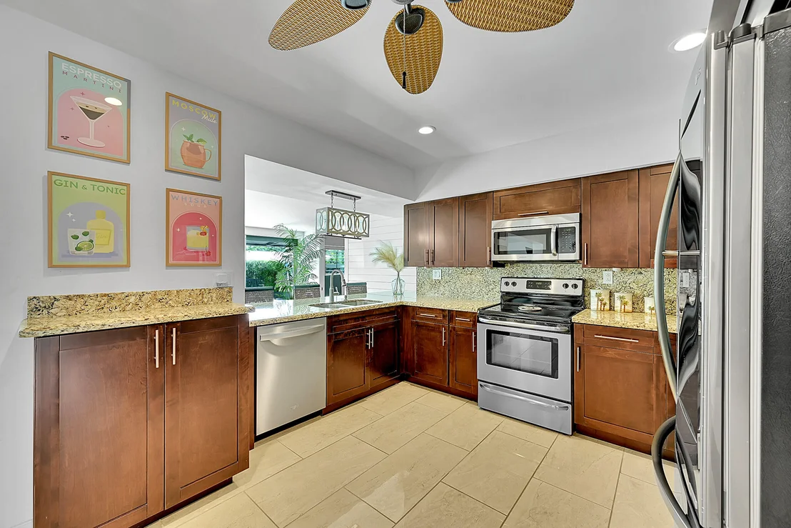 Photo of 1080 SE 9TH Avenue