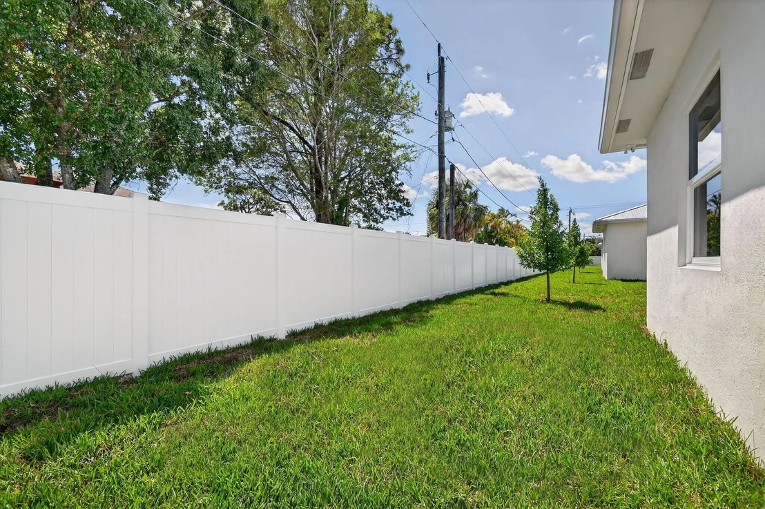 Photo of 609 N Loxahatchee Drive
