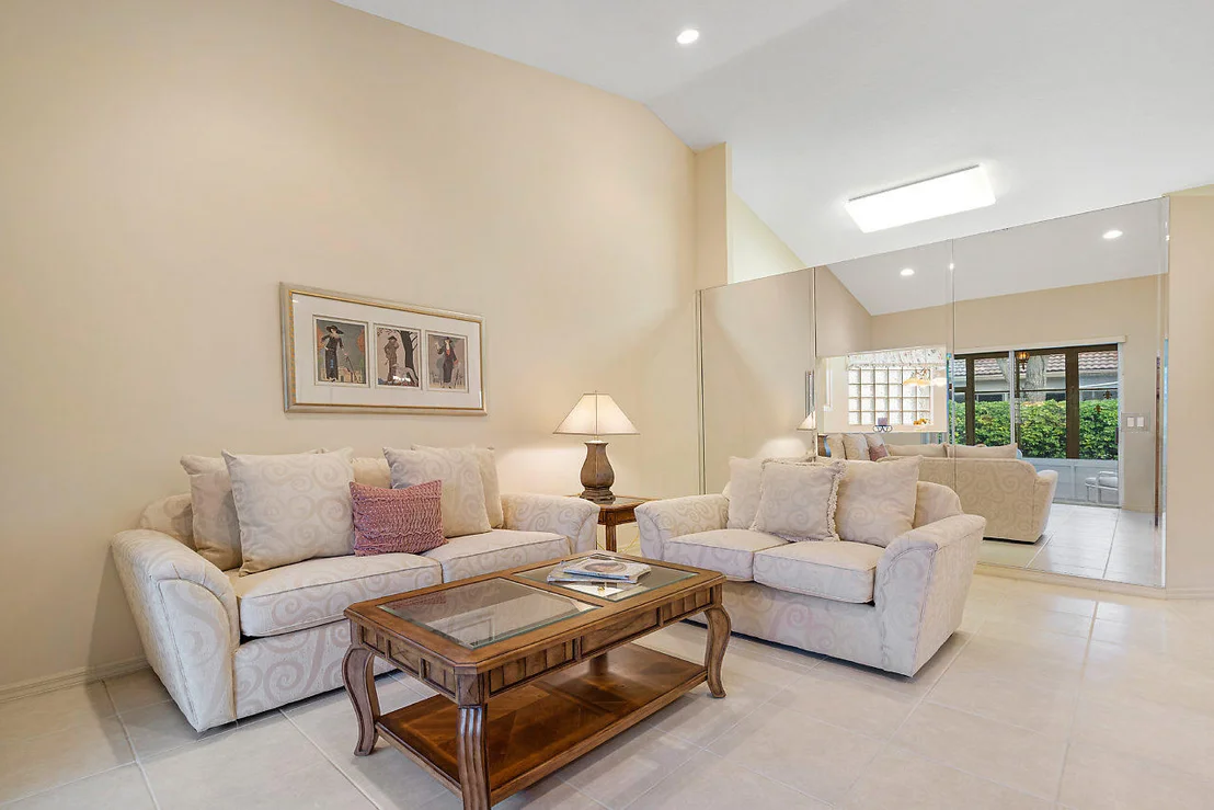 Photo of 6253 Heliconia Road