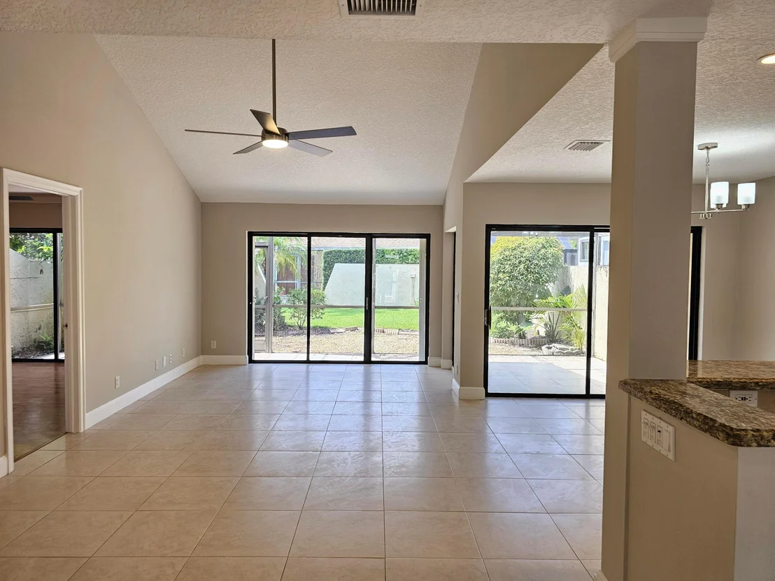 Photo of 17200 Fownes Crescent