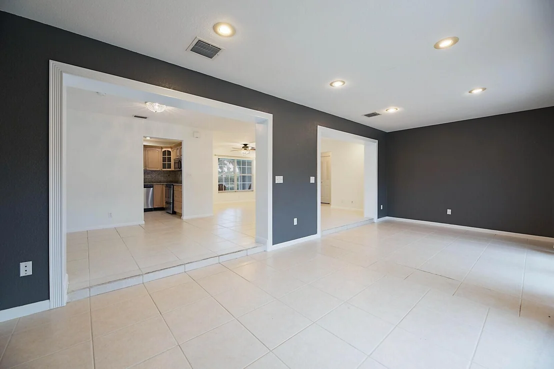 Photo of 643 Lindell Boulevard