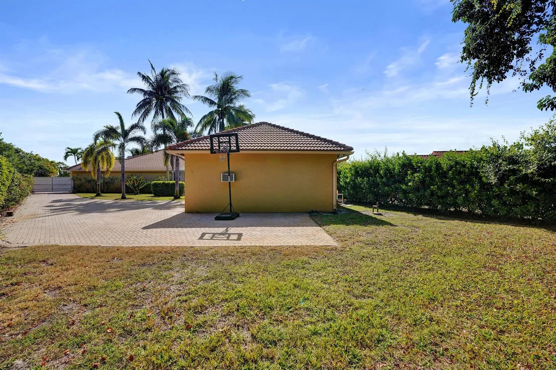 Photo of 603 N Cypress Drive