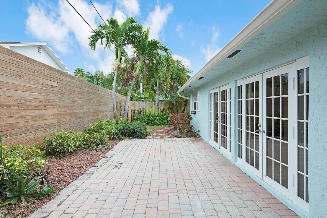 Photo of 643 Lindell Boulevard