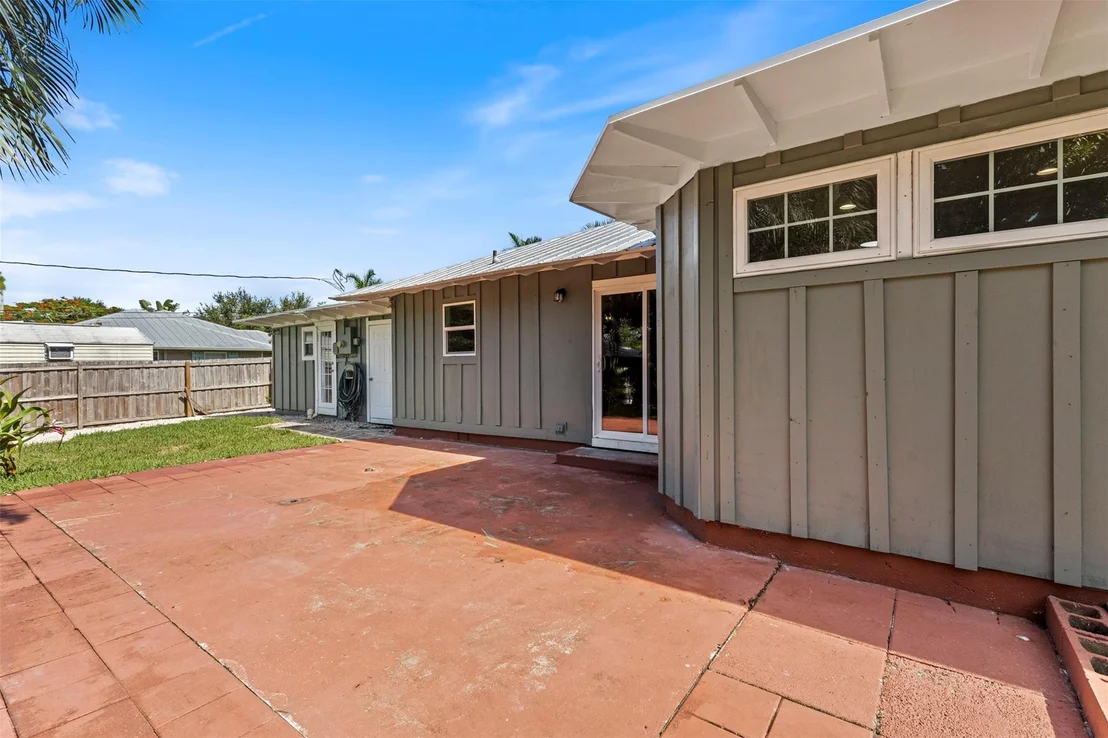 Photo of 333 SW Manor Drive