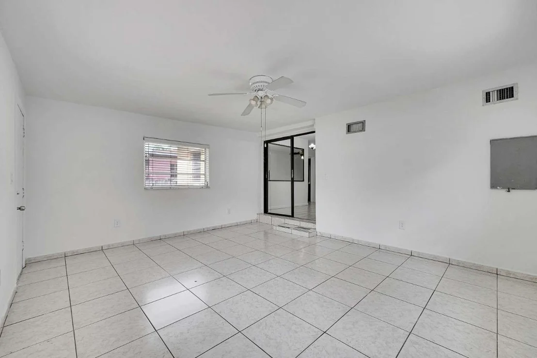Photo of 415 Flagami Boulevard