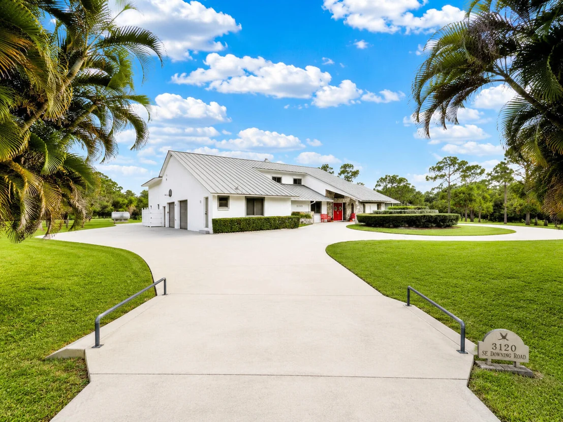 Photo of 3120 SE Downwinds Road