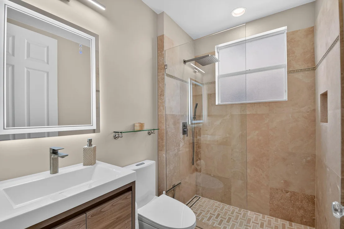 Photo of 718 Edgebrook Lane