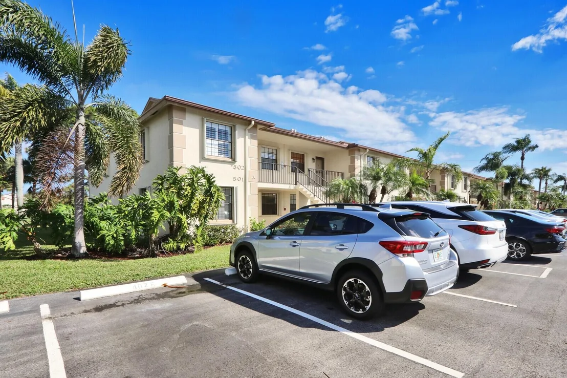 Photo of Unit A at 501 Pinecrest Circle