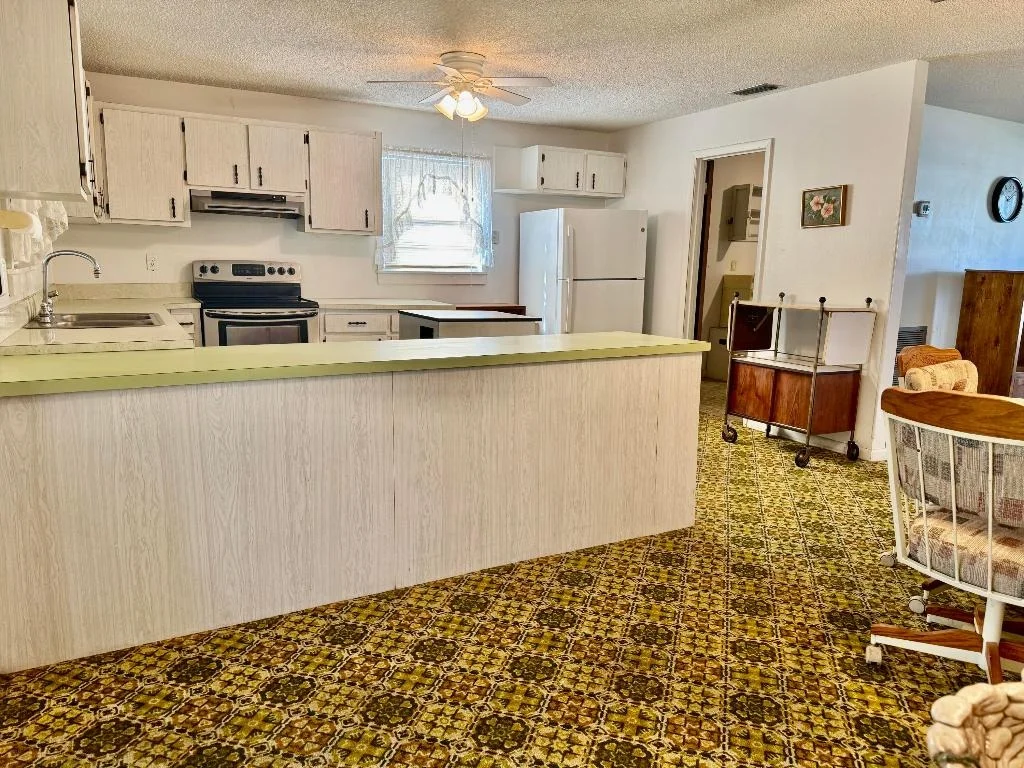 Photo of 1397 Lake Drive W