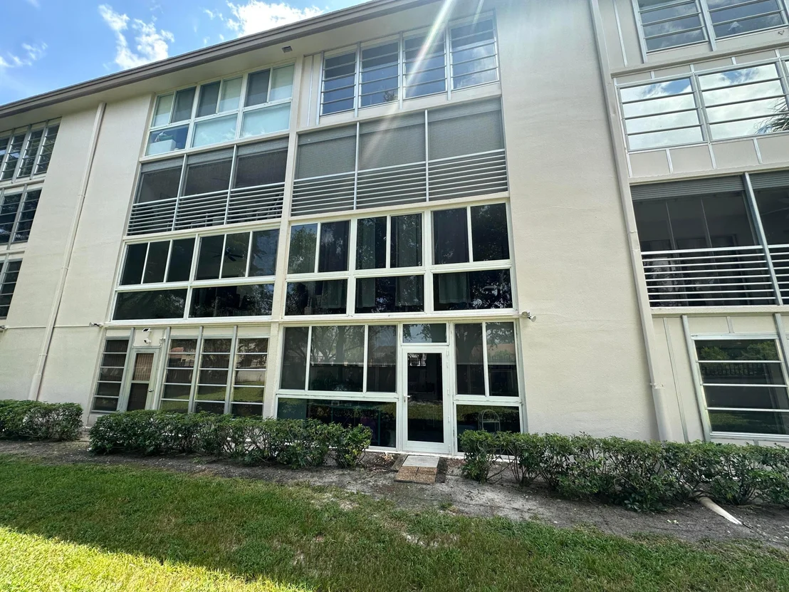Photo of Unit B1 at 1901 Bermuda Circle