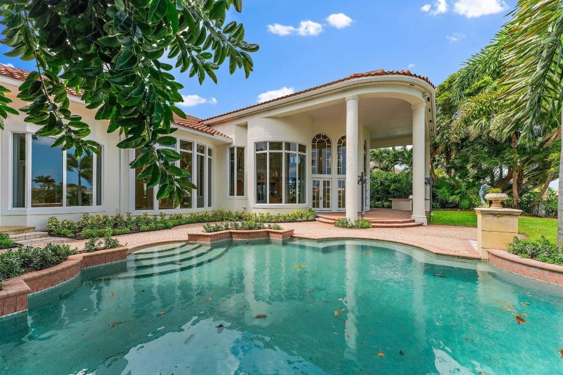 Photo of 42 Saint Thomas Drive
