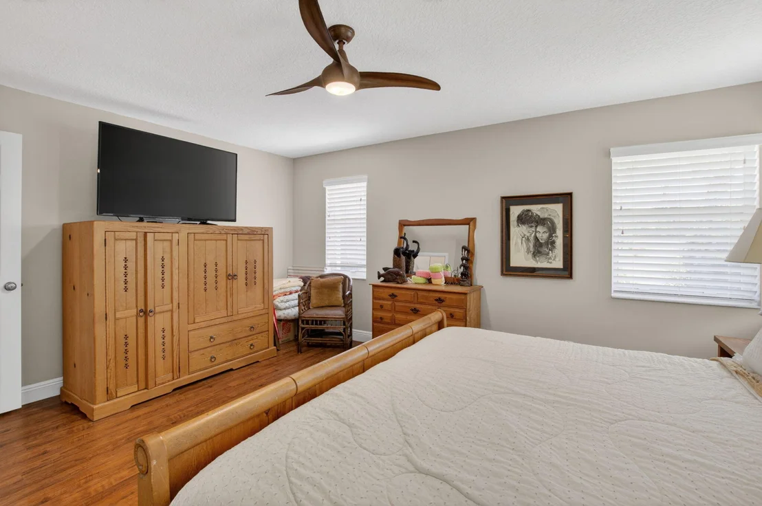 Photo of 5582 Royal Lake Circle