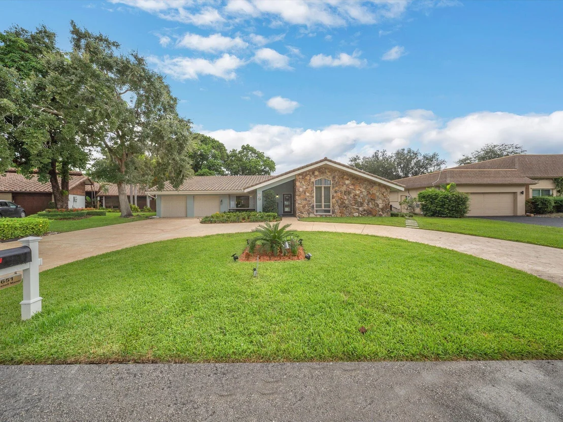 Photo of 9651 CONCH SHELL Manor