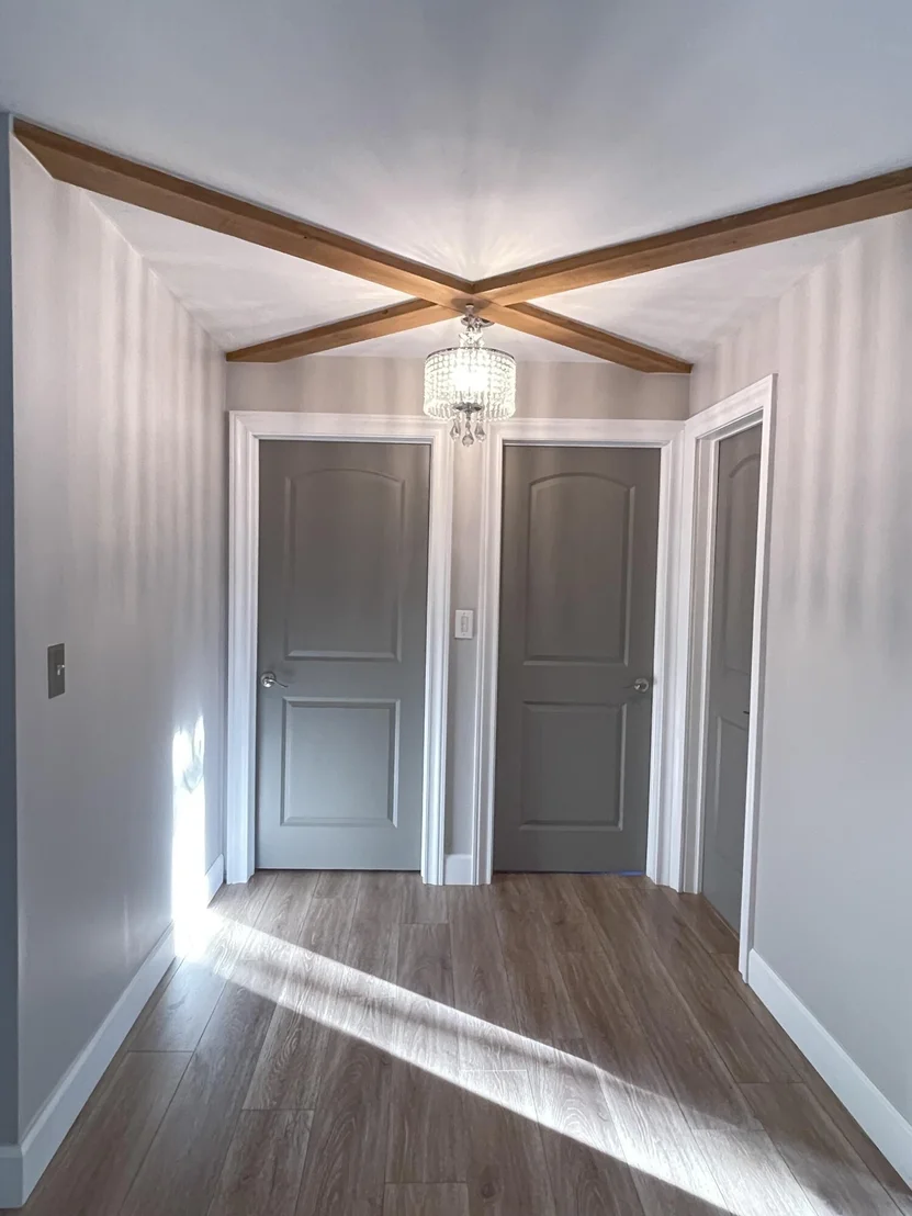 Photo of 103 E Riverside Drive