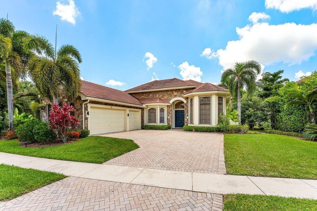 Photo of 3592 Collonade Drive