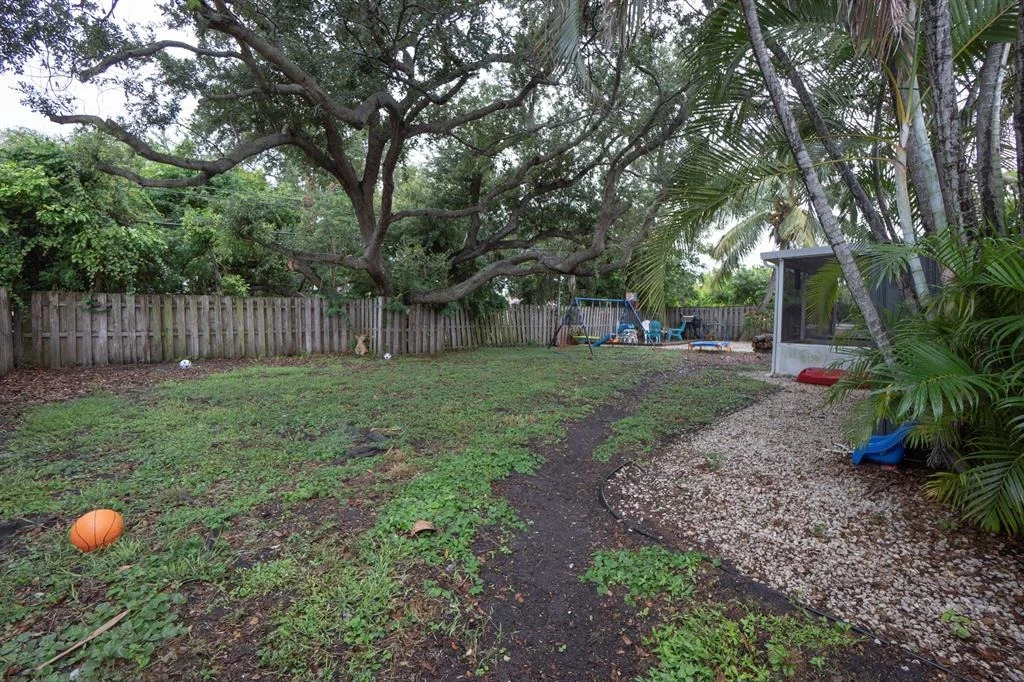 Photo of 716 Juniper Drive