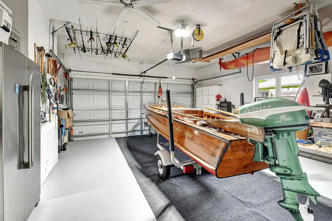 Photo of 827 South Road