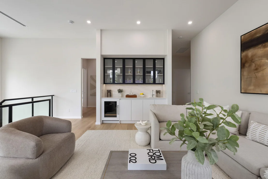 Photo of 800 Bond Way