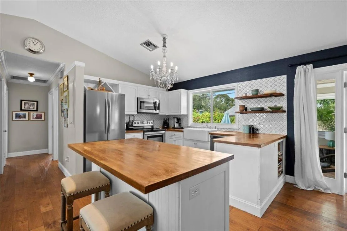Photo of 443 Beacon Street