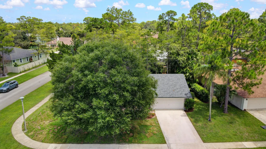 Photo of 822 Daffodil Drive