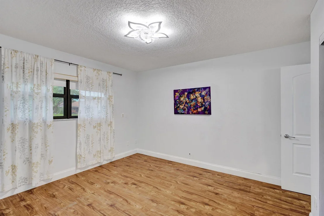Photo of 96 Mayfair Lane