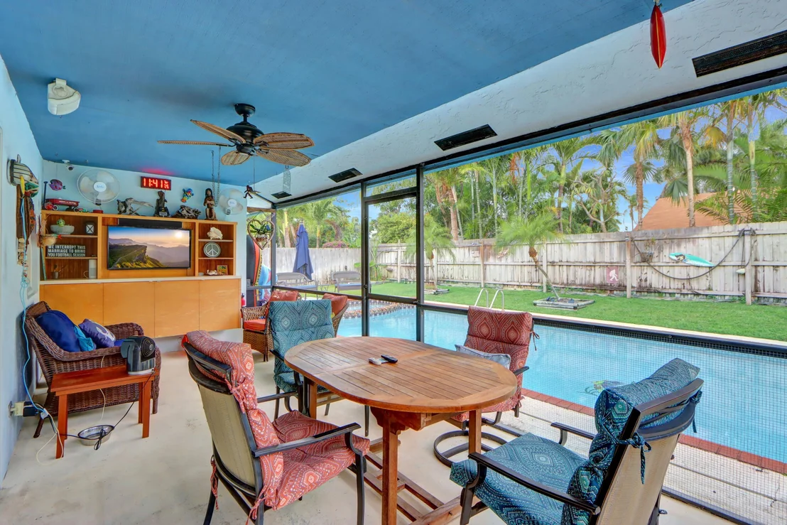 Photo of 801 NW 8th Way