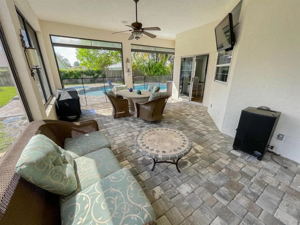 Photo of 5055 3rd Manor