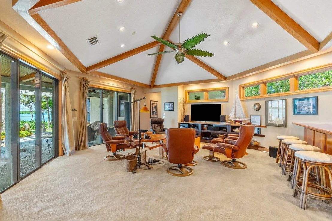 Photo of 6400 SE Inlet Way