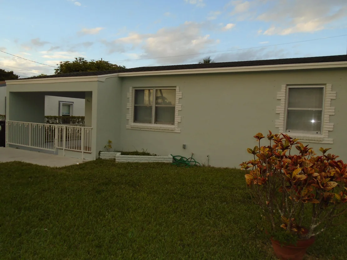 Photo of 831 El Prado