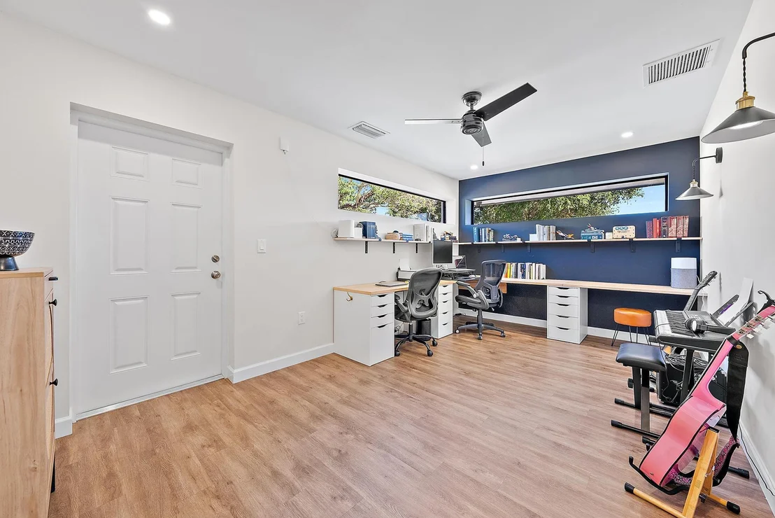 Photo of 925 Lighthouse Drive