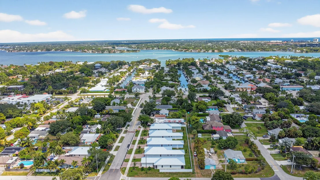 Photo of 611 N Loxahatchee Drive