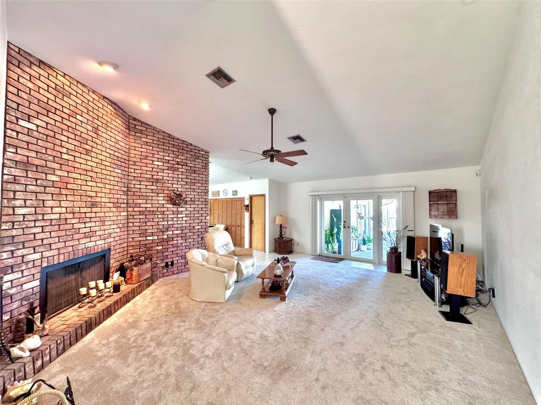 Photo of 211 SE 2nd Terrace