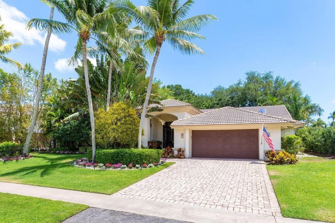 Photo of 4590 Live Oak Boulevard