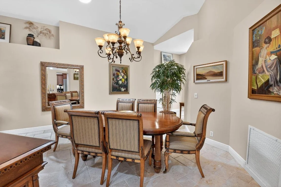 Photo of 523 Canoe Point