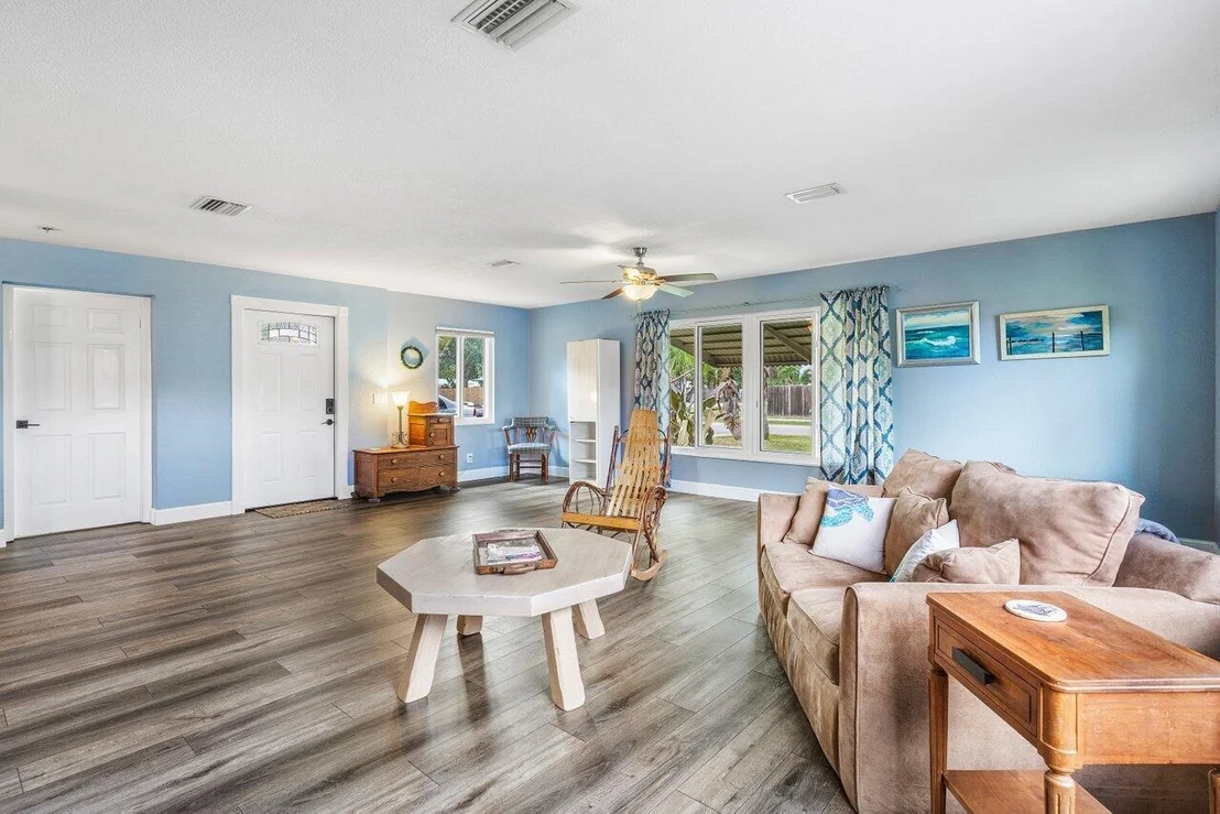 Photo of 403 W Whitney Drive