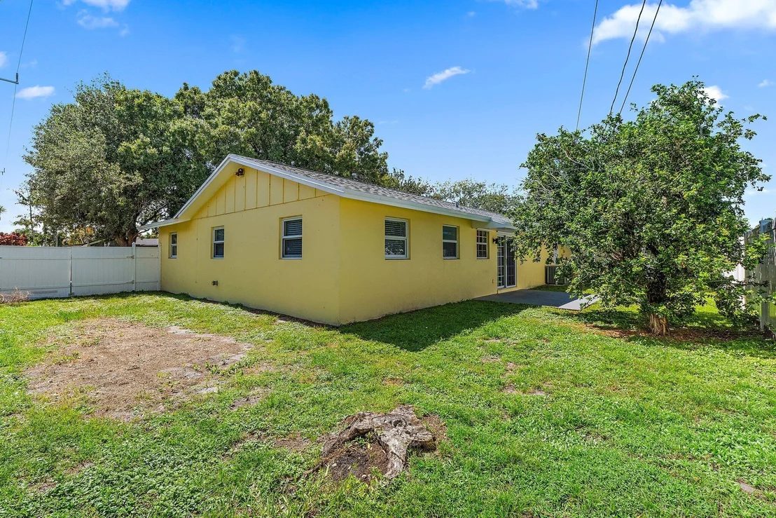 Photo of 678 Riverside Drive