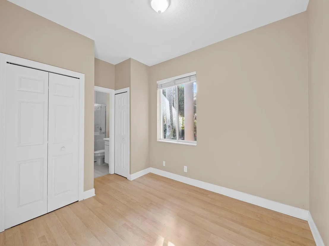 Photo of 2579 Mayfair Lane