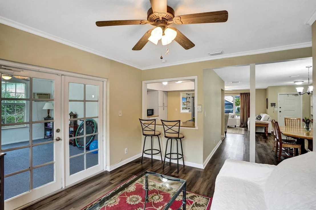 Photo of 607 SE 7th Avenue